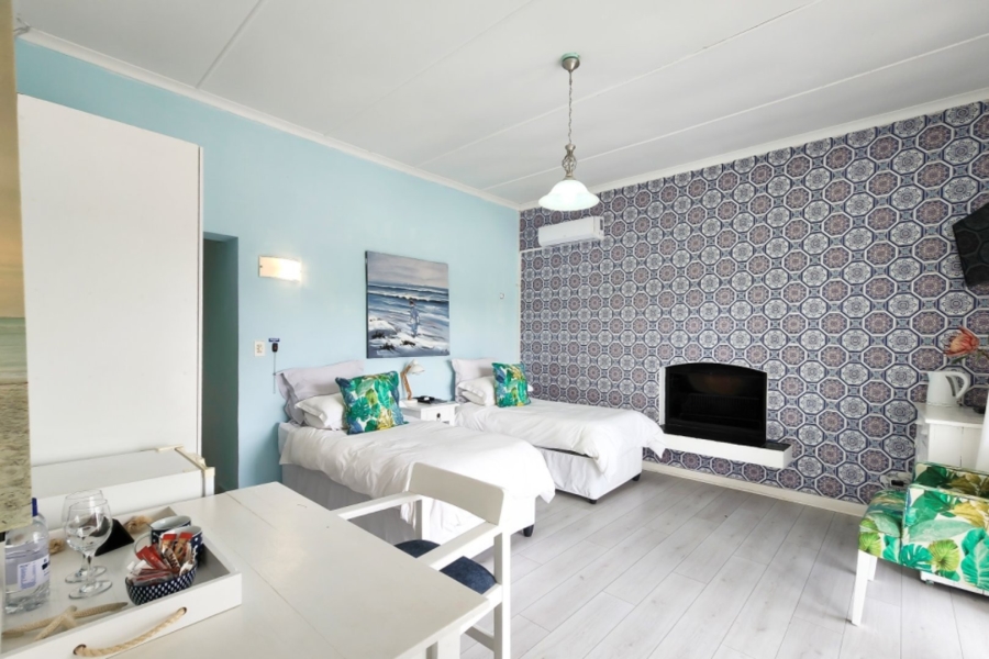 10 Bedroom Property for Sale in Bonza Bay Eastern Cape